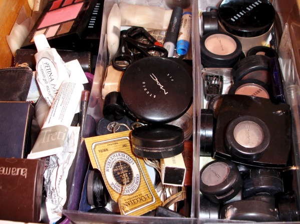 Get Rid of 100 Things ~ Get rid of old make-up and unused samples