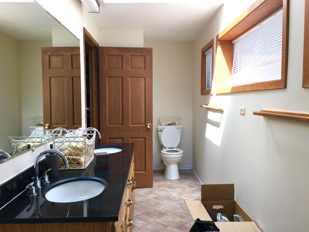 Rental-Home-bathroom-before
